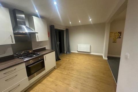 3 bedroom house to rent, White Friars, Leicester
