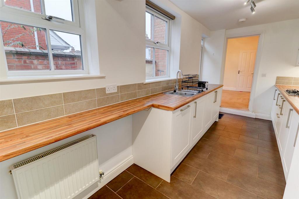 Kitchen &amp; Breakfast Bar
