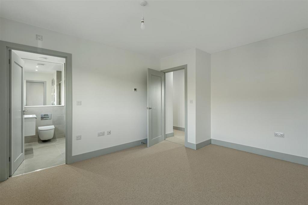 4 Saxon Drive (11).jpg