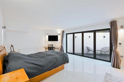 2 bedroom flat for sale, Woodcote Road, Epsom