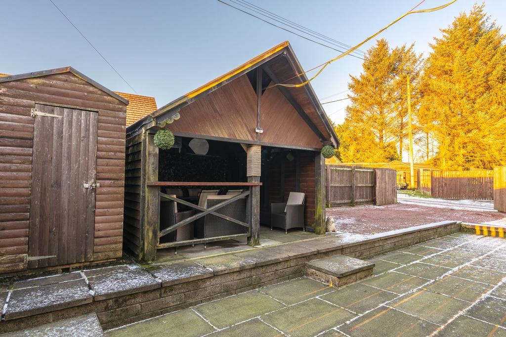 Workshop/ External Garden Space