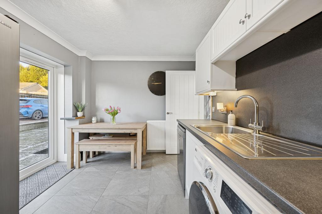 Kitchen/ Dining Room