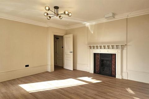 3 bedroom flat to rent, Chapel Place, Ramsgate