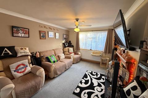 3 bedroom semi-detached house for sale, Kingston Road, High Wycombe HP13