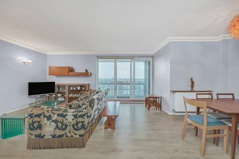 2 bedroom flat to rent, Holyport Road, London, SW6