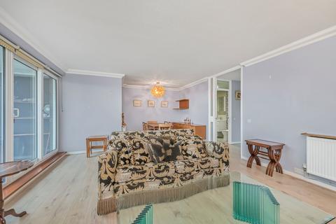 2 bedroom flat to rent, Holyport Road, London, SW6