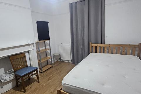 1 bedroom in a house share to rent, Hillingdon Hill, Uxbridge UB10