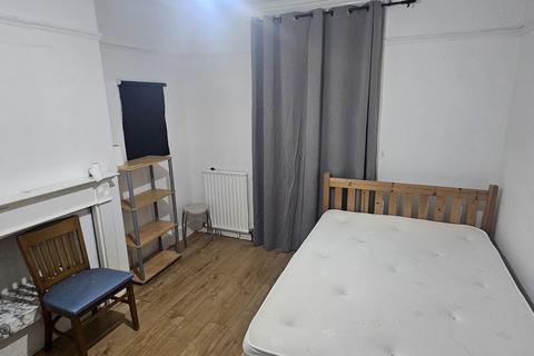1 bedroom in a house share to rent, Hillingdon Hill, Uxbridge UB10