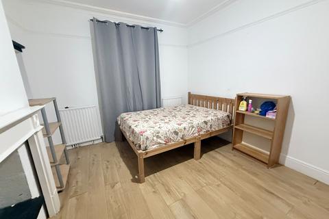 1 bedroom in a house share to rent, Hillingdon Hill, Uxbridge UB10