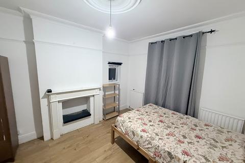 1 bedroom in a house share to rent, Hillingdon Hill, Uxbridge UB10