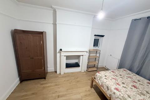 1 bedroom in a house share to rent, Hillingdon Hill, Uxbridge UB10