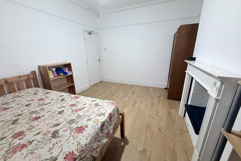 1 bedroom in a house share to rent, Hillingdon Hill, Uxbridge UB10