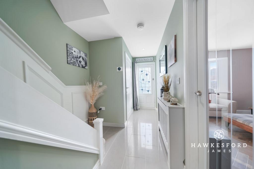 Ringlet Grove, Iwade - Entrance Hallway