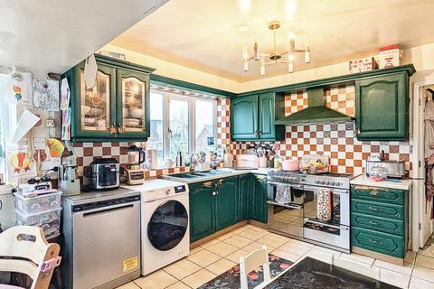 3 bedroom detached bungalow for sale, Brookwood Crescent, Carlton, Nottingham