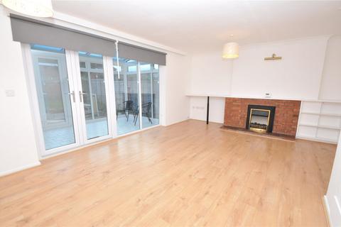 3 bedroom terraced house to rent, Walden Road, Bristol BS31