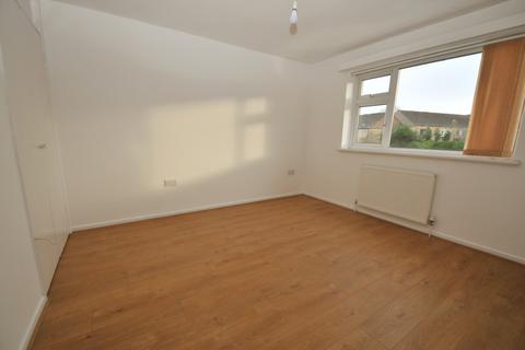 3 bedroom terraced house to rent, Walden Road, Bristol BS31