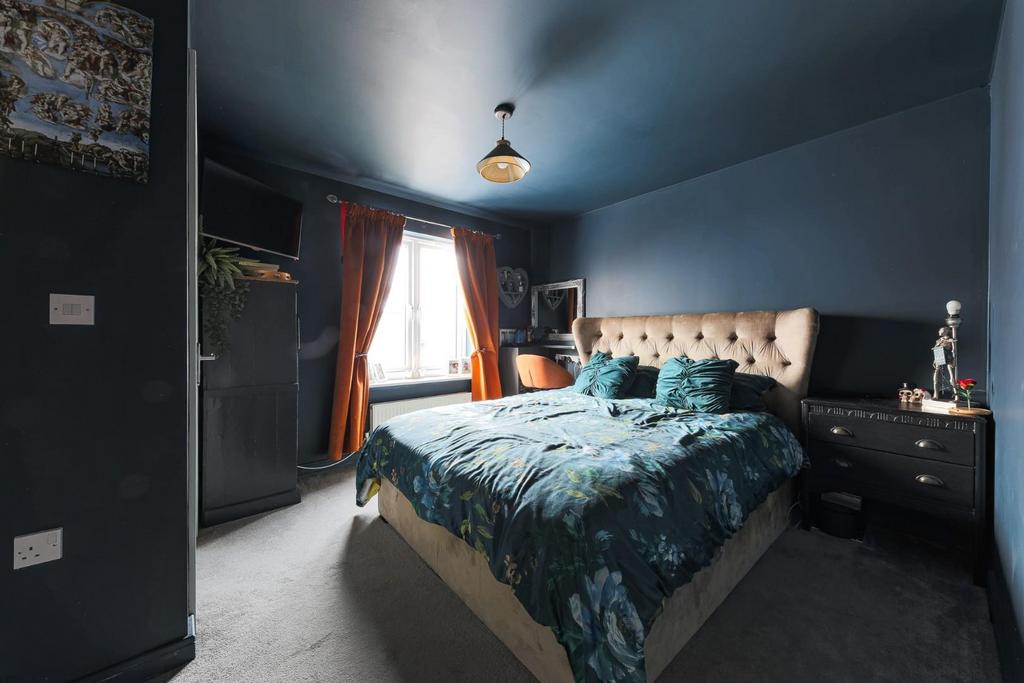 Bedroom 1.jpg
