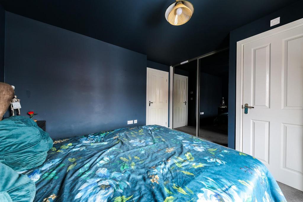 Bedroom 1.jpg