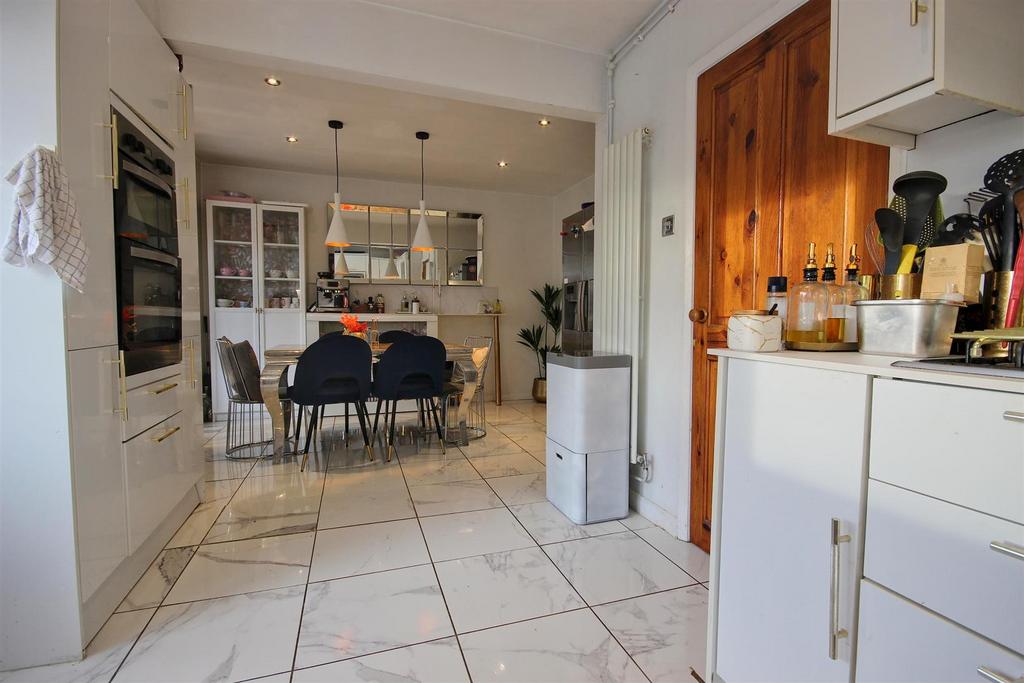 Dining kitchen