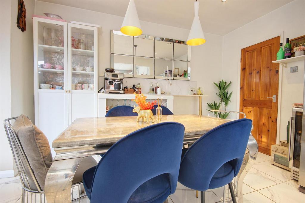 Dining kitchen