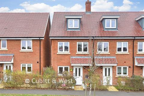 3 bedroom end of terrace house for sale, Hoppers Brook, Faygate RH12