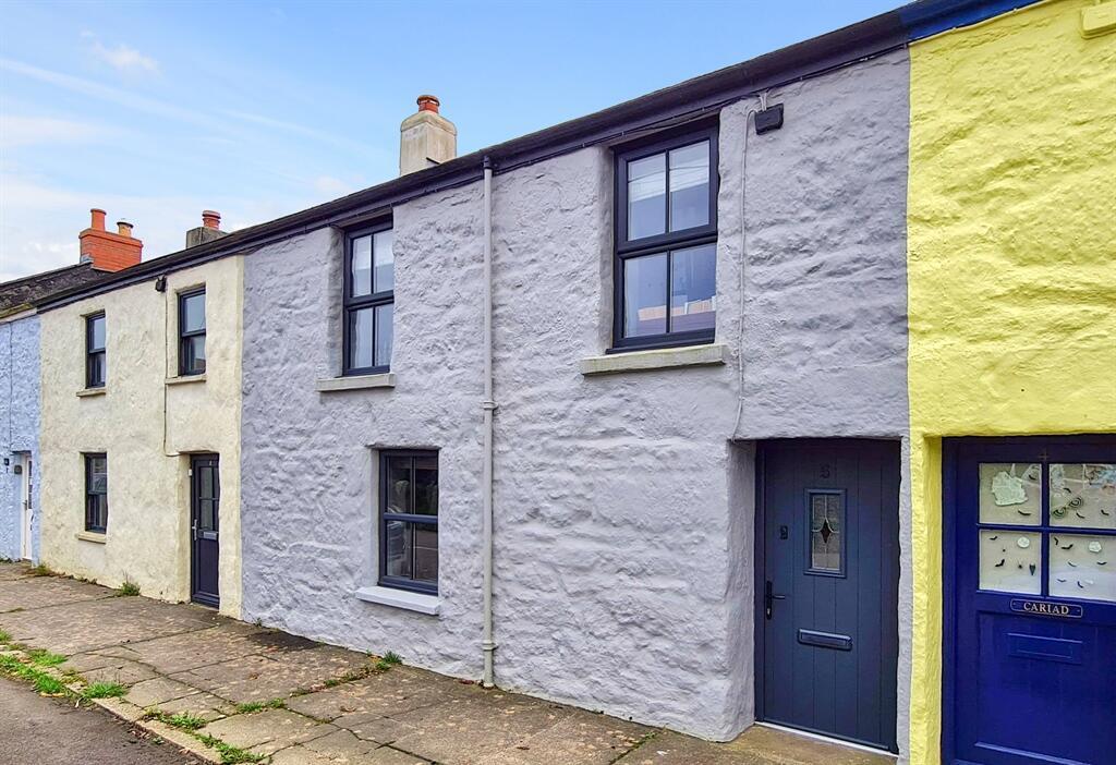 3 Bedroom Mid Terraced House for Sale