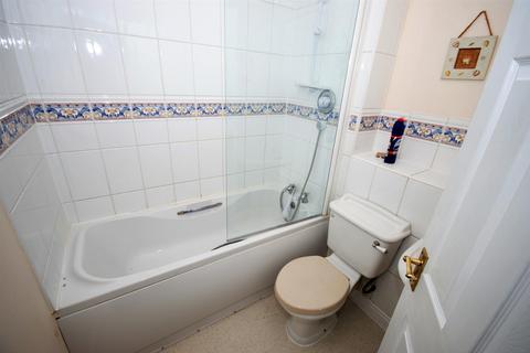 2 bedroom apartment to rent, Frances Havergal Close, Leamington Spa