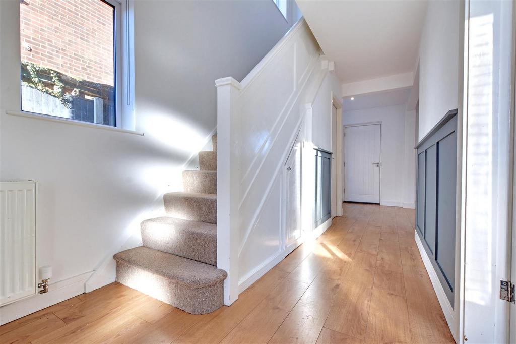 Entrance Hall 2.jpeg