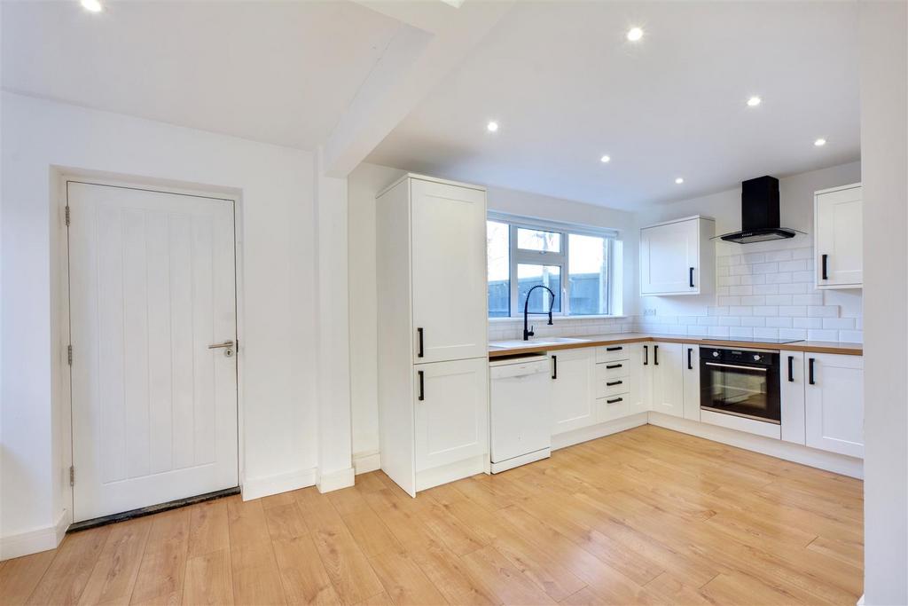 Kitchen 4.jpeg