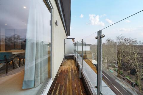 2 bedroom flat for sale, Chiswick High Road, Chiswick, London, W4