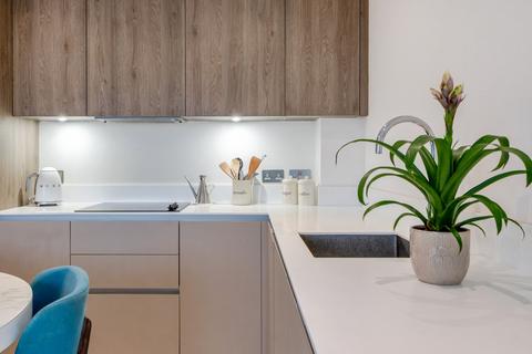 2 bedroom flat for sale, Chiswick High Road, Chiswick, London, W4