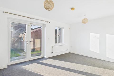 3 bedroom detached house to rent, Kingsbury Way Kingswood
