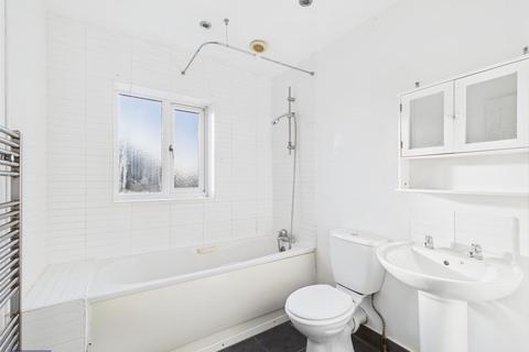 3 bedroom detached house to rent, Kingsbury Way Kingswood