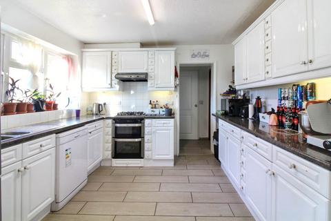 3 bedroom end of terrace house for sale, Orwell Drive, Aylesbury