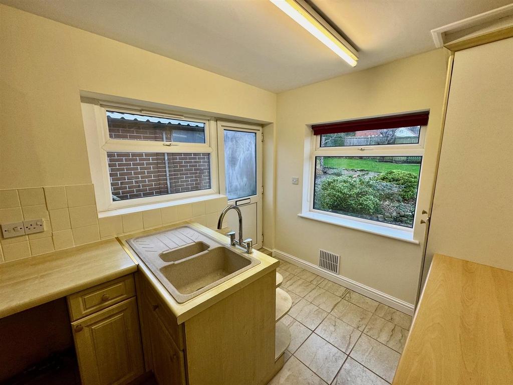 Kitchen 2.jpg