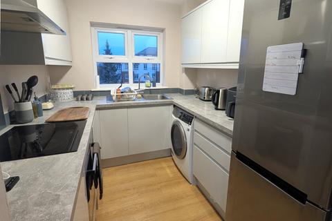 1 bedroom flat to rent, Burleigh Gardens, Woking GU21