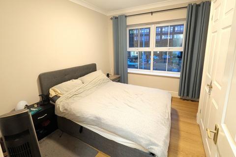 1 bedroom flat to rent, Burleigh Gardens, Woking GU21