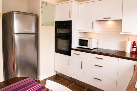3 bedroom flat to rent, Trinity Court, Edinburgh, EH5