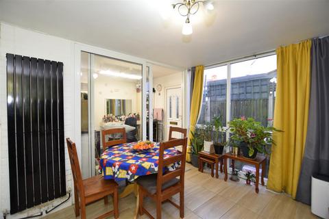 2 bedroom flat for sale, Lonsdale Avenue, WEMBLEY