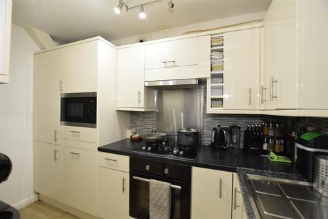 2 bedroom flat for sale, Lonsdale Avenue, WEMBLEY