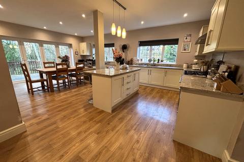 4 bedroom semi-detached house for sale, Bridge Lane, Bramhall