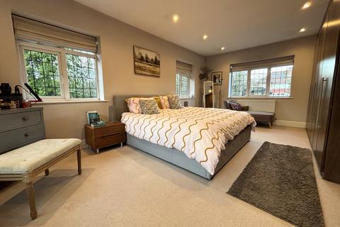 4 bedroom semi-detached house for sale, Bridge Lane, Bramhall