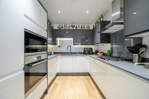 2 bedroom flat for sale, Trundleys Road, London, SE8