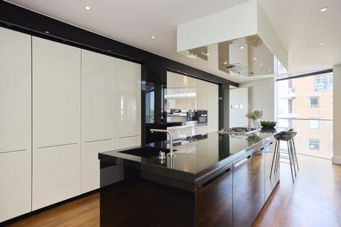 4 bedroom flat to rent, Hester Road