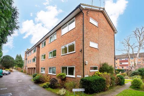 3 bedroom flat for sale, Levylsdene, Merrow, Guildford, GU1