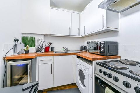 2 bedroom flat to rent, Willington Road, Clapham North, London, SW9