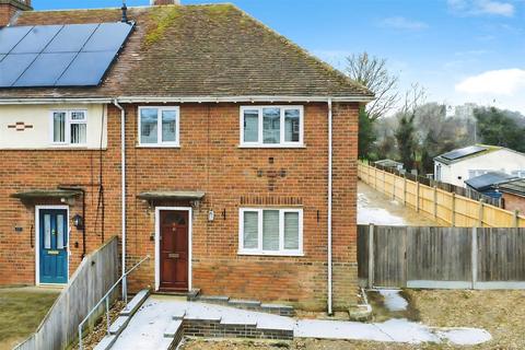 2 bedroom semi-detached house to rent, Curtis Road, Hemel Hempstead HP3