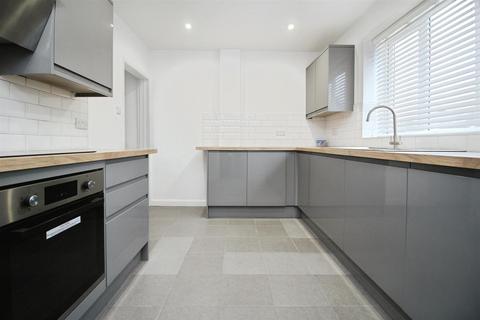 2 bedroom semi-detached house to rent, Curtis Road, Hemel Hempstead HP3