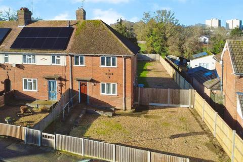 2 bedroom semi-detached house to rent, Curtis Road, Hemel Hempstead HP3