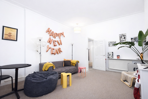 3 bedroom flat to rent, Lymington Road, London NW6